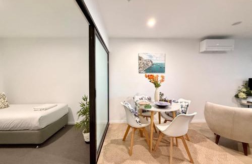 Reid Apartment | Heart of CBD Stylish 2BR Apt-Quiet-pool-view-BBQ