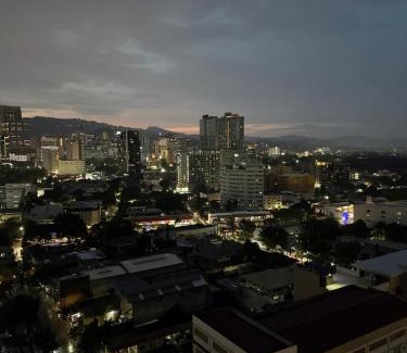 Mabolo Apartment | Heart of Cebu Cozy Studio with Pool, Gym, Wifi and Netflix near Cebu City,Ayala and IT Park
