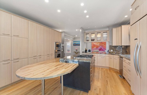 Cherry Creek House | Heart of Cherry Creek | Group Retreat | Hot Tub