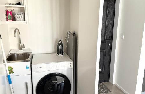 Christchurch City Centre House | Heart of City, Free Carpark! Walk to Town Hall, Te Pae, Casino, cafes