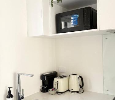 Christchurch City Centre House | Heart of City, Free Carpark! Walk to Town Hall, Te Pae, Casino, cafes