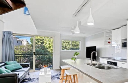 Maroochydore Apartment | HEART OF Cotton Tree- walk to BEACH - RIVER