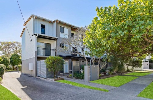 Maroochydore Apartment | HEART OF Cotton Tree- walk to BEACH - RIVER