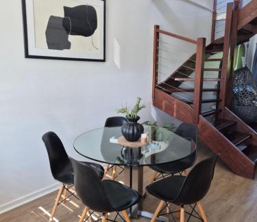 Maroochydore Apartment | HEART OF Cotton Tree- walk to BEACH & RIVER