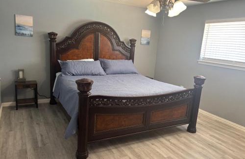 South Arlington House | Heart of DFW-ATT Stadium, Pool, Comfort, Peaceful