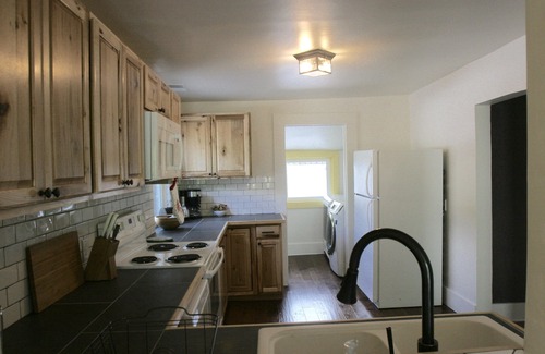 Glenwood Springs Apartment | Heart of downtown, huge rooftop patio and air conditioning!