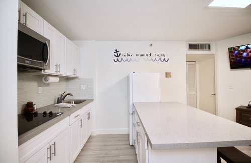 Downtown Honolulu Condo | Heart of Downtown 1 bedroom 1 bath condo 1 reserved parking