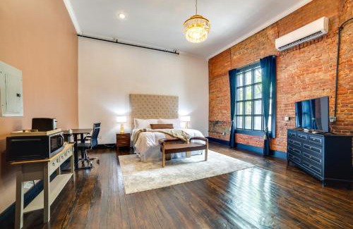 Marshall Apartment | Heart of Downtown Marshall Boutique Studio Stay!