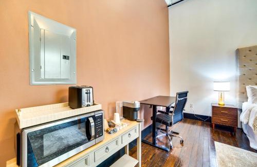 Marshall Apartment | Heart of Downtown Marshall Boutique Studio Stay!