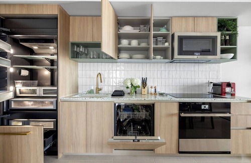 Downtown Miami Apartment | Heart of Downtown, Pool , Gym , Co-working