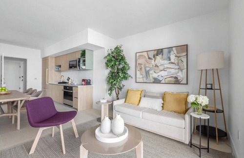 Downtown Miami Apartment | Heart of Downtown, Pool , Gym , Co-working