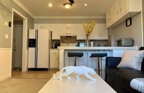 Downtown Condo | Heart of downtown Stamford! Cozy Apt, close to everything!