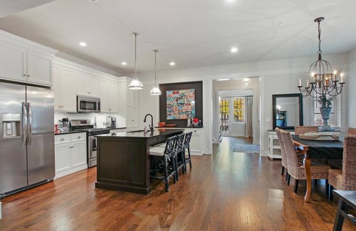 Libertyville House | Heart of Downtown Luxury 4 Bed 3.5 Ba Newer Construction with Rooftop Deck