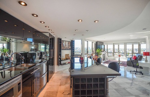 Kitsilano Apartment | Heart of Downtown Vancouver, Waterfront property