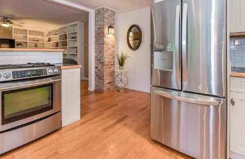 Elora House | Heart of downtown w/private backyard. Walk to Elora Mill!