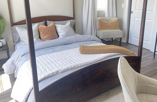 Woodstock Condo | Heart of Downtown Woodstock!