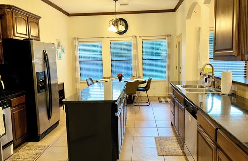 Edmond House | Heart of Edmond Retreat - 3bed 2bath
