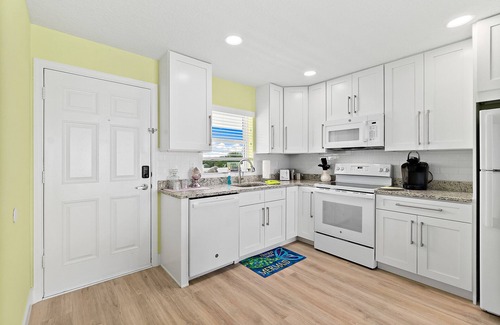 Flagler Beach Condo | Heart of Flagler Beach, 1 Block To The Beach-Walk to Everything!
