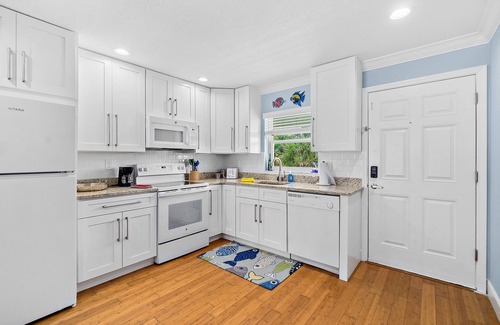 Flagler Beach Condo | Heart of Flagler Beach,1 Block to Beach-Pet Friendly-Walk Everywhere