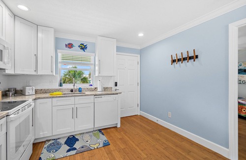 Flagler Beach Condo | Heart of Flagler Beach,1 Block to Beach-Pet Friendly-Walk Everywhere