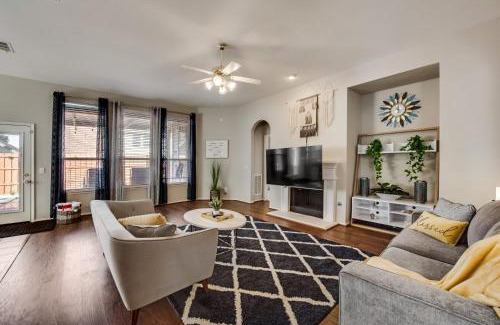 South Arlington House | Heart of Grand Prairie 4BD with Pool & Game Room