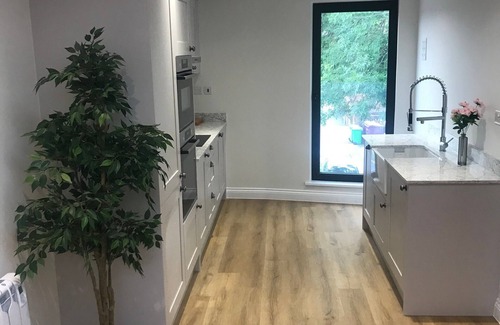 Henley-on-Thames Apartment | Heart Of Henley 2 Bed Luxurious Apartment Marlow Suite
