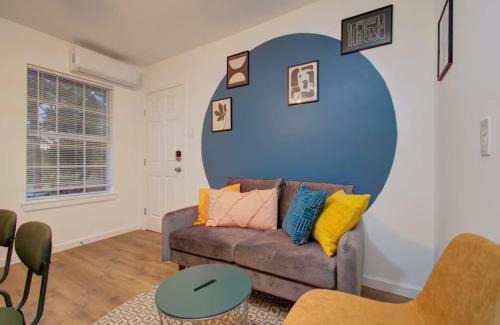 Greater East End Apartment | Heart of Houston - 2-BD 1-BA w Kids Playground