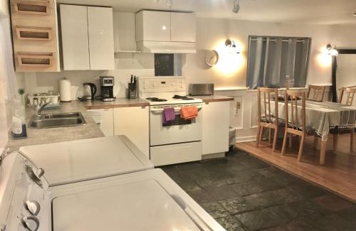 Kitsilano House | heart of Kitsilano area,5 mins walk to kits beach,no share with other people stay