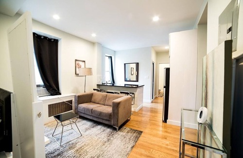 Ukrainian Village Apartment | HEART OF LOWER EAST SIDE 2BR 1BA, WASHER DRYER!