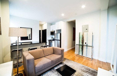 Ukrainian Village Apartment | HEART OF LOWER EAST SIDE 2BR 1BA, WASHER DRYER!