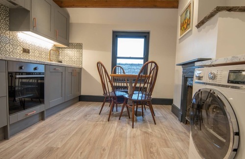Macclesfield Condo | Heart of Macclesfield 2 Bedroom Grade II Apartment