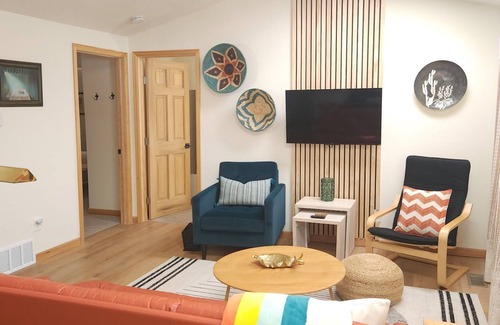 Monument Cottage | Heart of Monument - Cottage with WiFi access