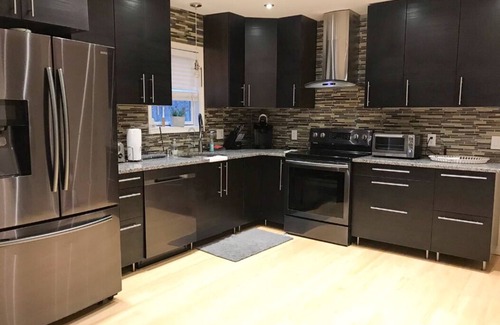 Henryville House | Heart of Mount Pocono-Movie Room-Full Kitchen-BBQ-SmartTV-15mins->ShoppingOutlet