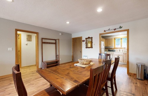 Jackson Condo | Heart of Mount Washington Valley close to ski, hike, shops & Storyland