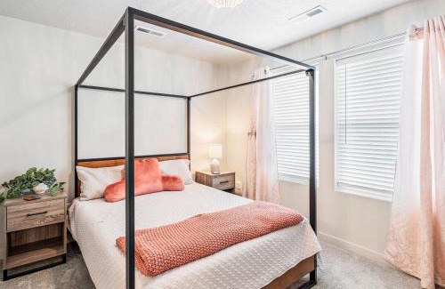 Nampa House | Heart of Nampa-Hot Tub-Fenced Yard-Full Kitchen