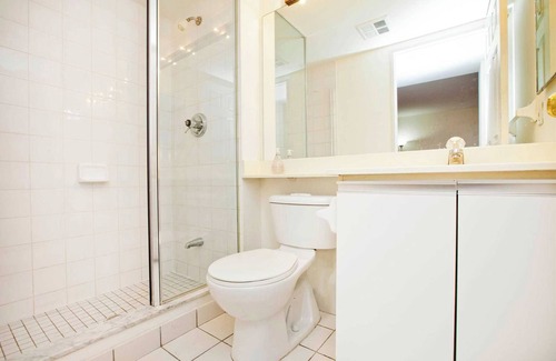 Willowdale Condo | Heart of North York, Homey 2 Bdr, 2 Bth Condo+Prkg