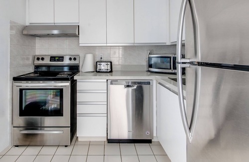 Willowdale Condo | Heart of North York, Homey 2 Bdr, 2 Bth Condo+Prkg