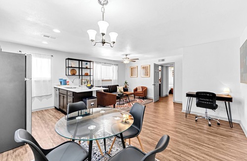 Oak Lawn Apartment | Heart of Oaklawn - Mins to Uptown & Medical Center