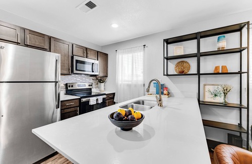 Oak Lawn Apartment | Heart of Oaklawn - Mins to Uptown & Medical Center