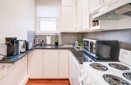 Old Town Alexandria Condo | HEART of OLD TOWN! Historic 2 BR | Walk to KING ST