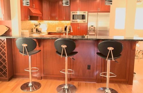 Petaluma House | Heart of Petaluma Updated 4bed 3bath house