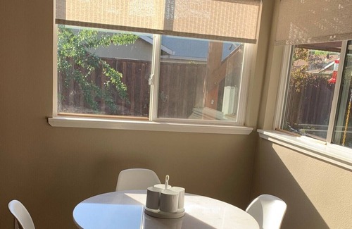 Petaluma House | Heart of Petaluma Updated 4bed 3bath house
