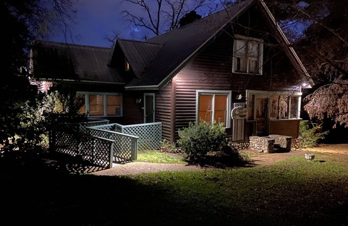 Pigeon Forge Cottage | Heart of Pigeon Forge