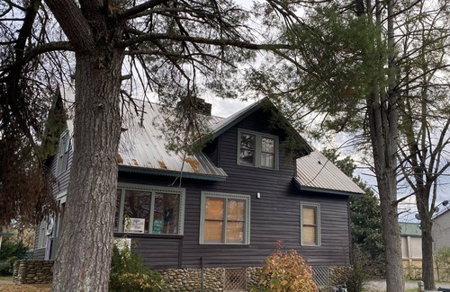 Pigeon Forge Cottage | Heart of Pigeon Forge