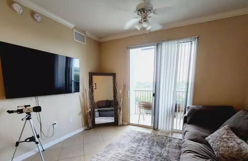 Pembroke Pines Apartment | Heart of Pines, Pool, Gym, wi-fi you'll love it !