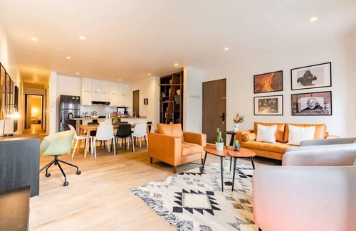 Colonia Roma Condo | Heart of Roma, Parque Mexico 1 km, Ideal For Group