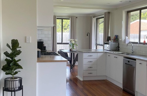 Romsey House | Heart of Romsey -Central Location & Pet Friendly