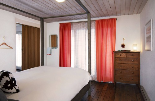 South Capitol House | Heart of Santa Fe: Modern Guesthouse & Small Patio 6 Blocks to Plaza