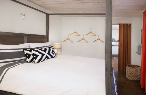 South Capitol House | Heart of Santa Fe: Modern Guesthouse & Small Patio 6 Blocks to Plaza