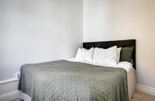 Sodermalm Apartment | Heart of Södermalm Walk to Everything - 2Bed Apart